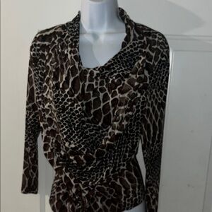 Elegant Giraffe Print Women's Blouse